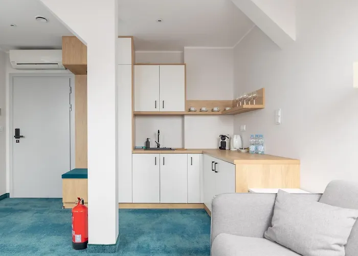 Esencja Warszawy Nowy Swiat By Bookinghost 3*