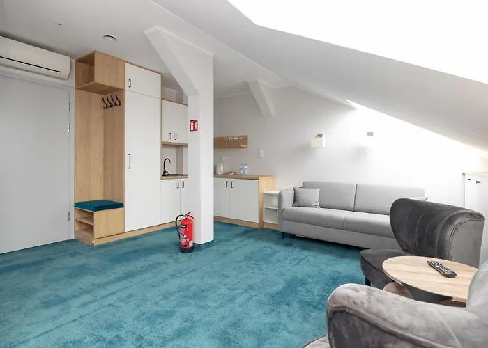 Esencja Warszawy Nowy Swiat By Bookinghost