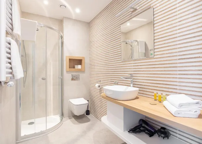 Esencja Warszawy Nowy Swiat By Bookinghost Varsovie