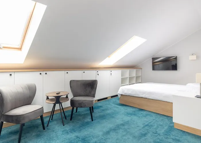 Esencja Warszawy Nowy Swiat By Bookinghost