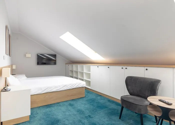 Esencja Warszawy Nowy Swiat By Bookinghost Varsovie