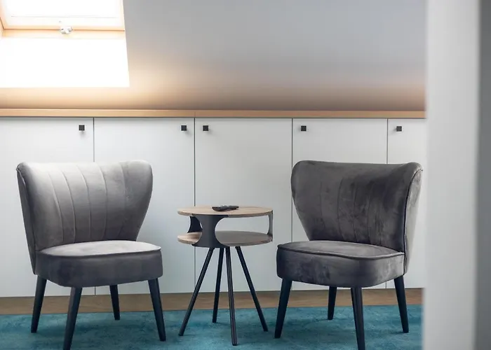 Esencja Warszawy Nowy Swiat By Bookinghost 3*