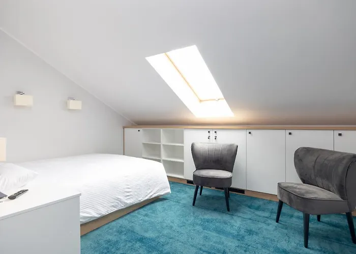 Esencja Warszawy Nowy Swiat By Bookinghost 3*