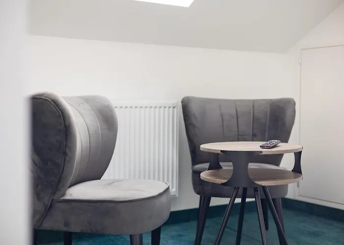 Esencja Warszawy Nowy Swiat By Bookinghost