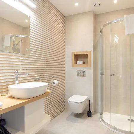 Esencja Warszawy Nowy Swiat By Bookinghost Apartamento