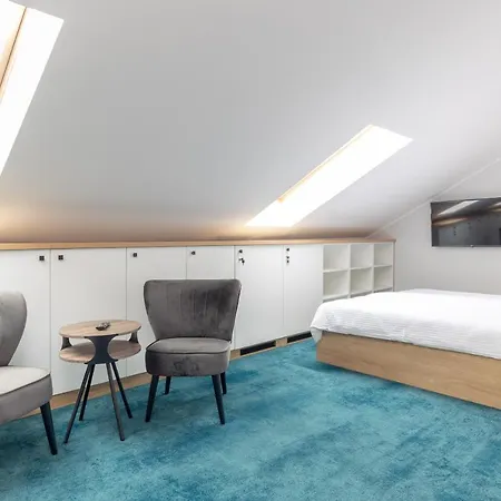 Esencja Warszawy Nowy Swiat By Bookinghost