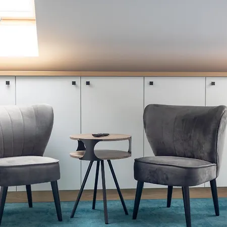 Esencja Warszawy Nowy Swiat By Bookinghost 3*