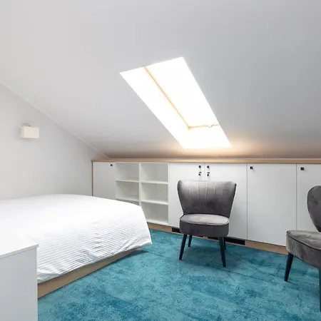 Esencja Warszawy Nowy Swiat By Bookinghost 3*