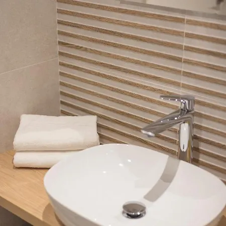 Esencja Warszawy Nowy Swiat By Bookinghost Varsóvia