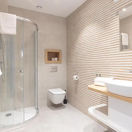 Esencja Warszawy Nowy Swiat By Bookinghost Apartamento