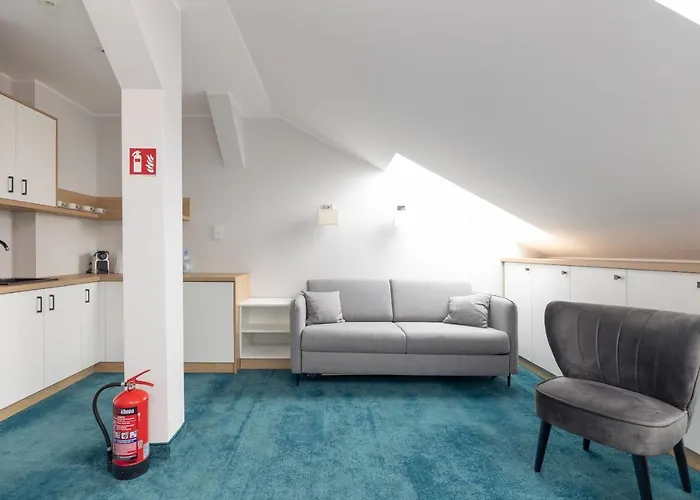 Esencja Warszawy Nowy Swiat By Bookinghost Warsaw