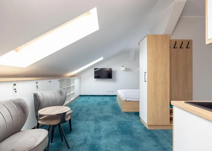 Esencja Warszawy Nowy Swiat By Bookinghost Warsaw